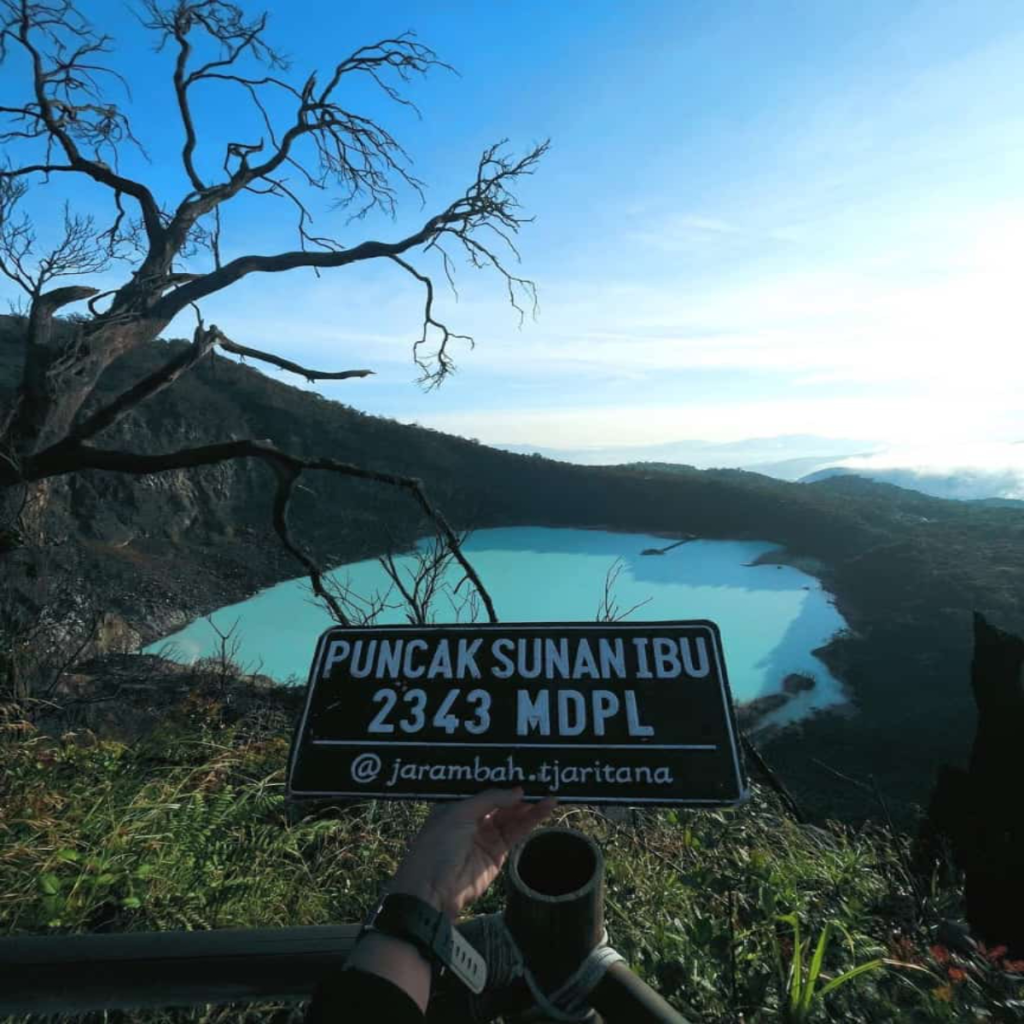 Puncak sunan ibu kawah putih