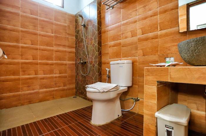 Kamar Mandi di Ciwidey Valley