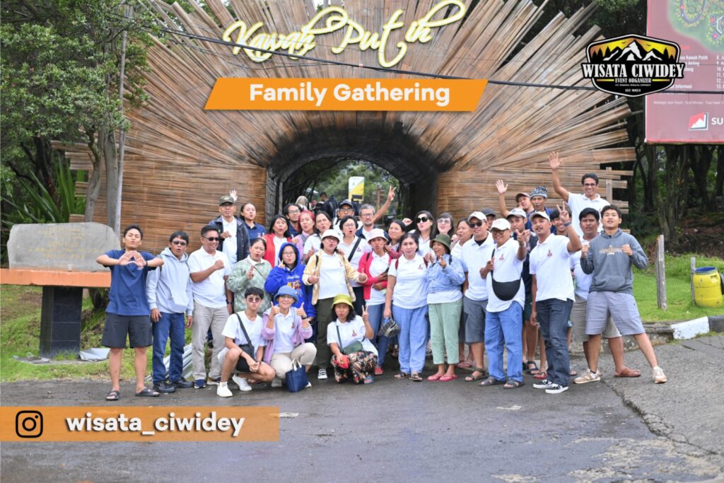 FAMLY GATHRING CIWIDEY
